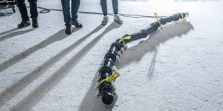 La Nasa prueba un robot capaz de investigar bajo la corteza helada de la luna Encelado de Saturno