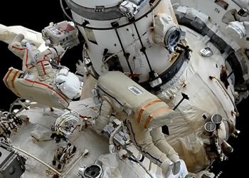 Los cosmonautas rusos concluyeron su salida de la ISS para tareas de mantenimiento