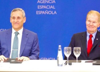 Nelson ha visitado este lunes en Sevilla la sede de la Agencia Espacial Española (AEE)