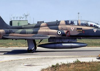 Avión Northrop F-5B,