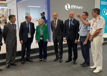 Amparo Valcarce presidió el día de la aeronáutica española en el Paris Air Show