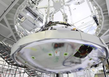 Instalado el escudo térmico de la nave Orion para la misión Artemisa II