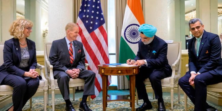 La India firma los Acuerdos Artemisa