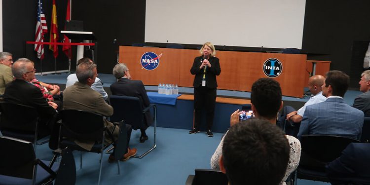 La administradora adjunta de la Nasa visitó las instalaciones de Robledo de Chavela