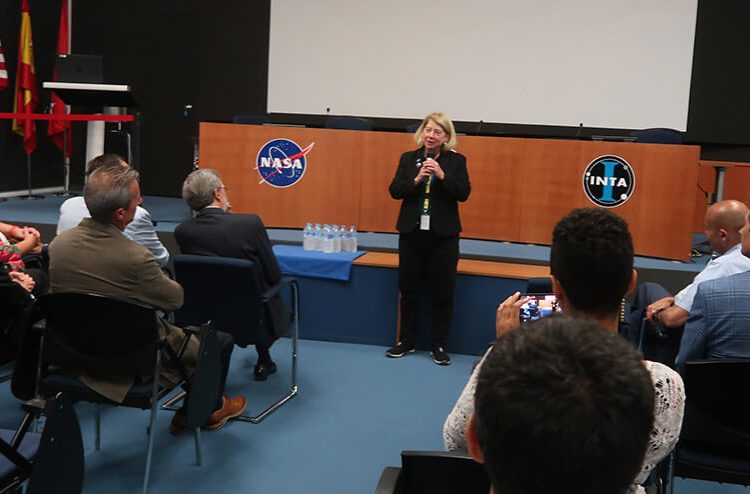 La administradora adjunta de la Nasa visitó las instalaciones de Robledo de Chavela