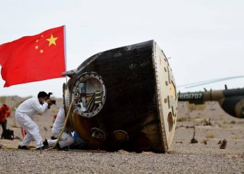 Regresaron a la Tierra tres astronautas chinos