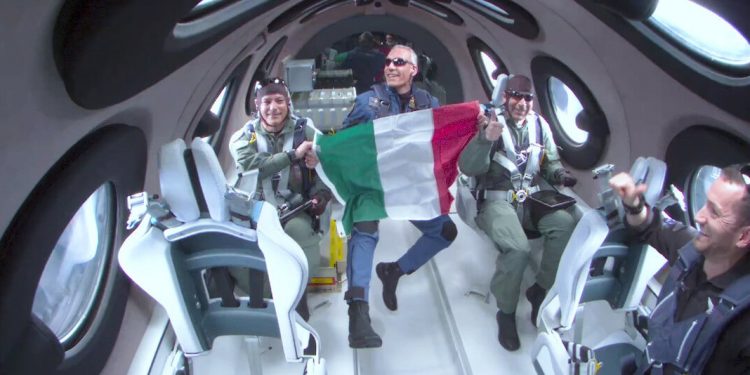 Virgin Galactic completó con éxito su vuelo espacial tripulado Galactic 01