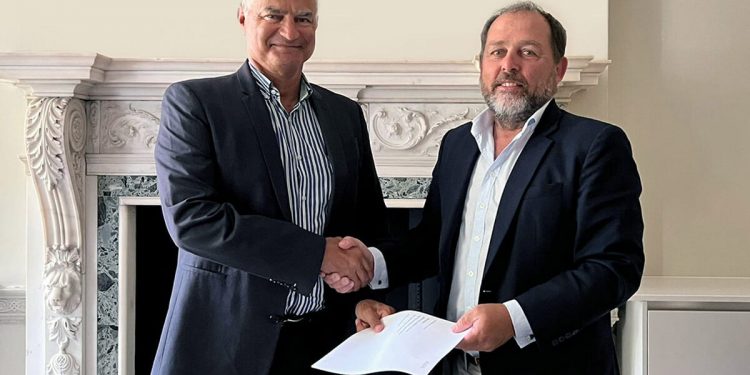 Britten-Norman y SJC Group firman una carta de intención para adquirir aviones Islander