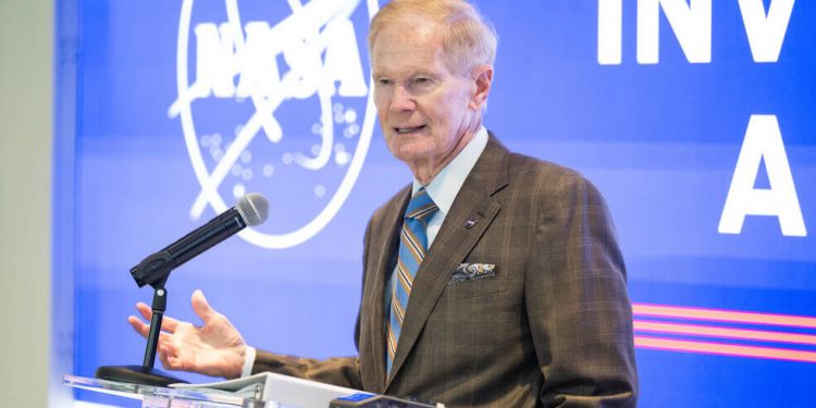 El administrador de Nasa busca cooperación en Sudamérica