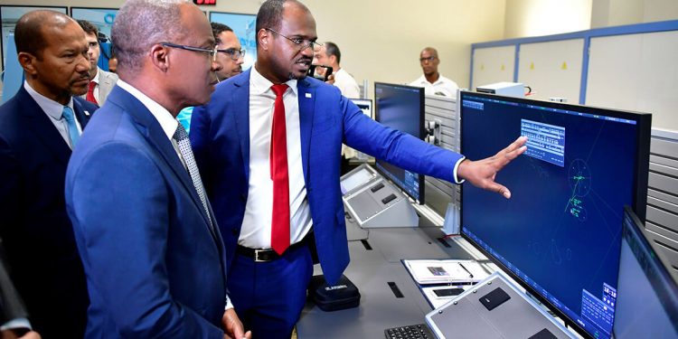 Indra moderniza los centros y torres de control de Cabo Verde
