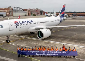 LATAM recibe el primer avión A320 que utiliza SAF
