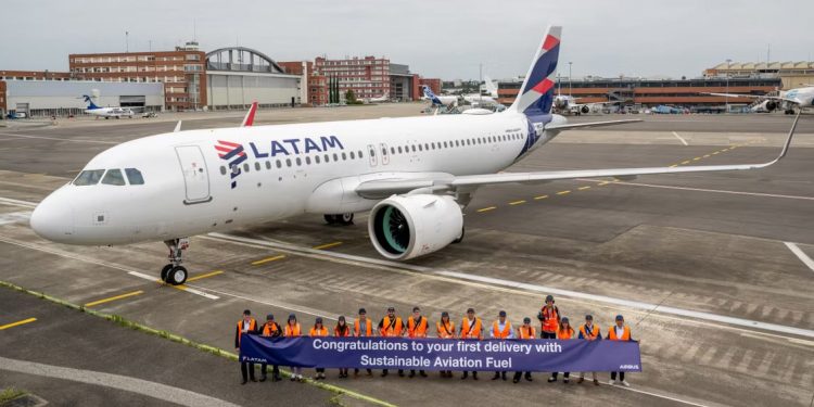 LATAM recibe el primer avión A320 que utiliza SAF