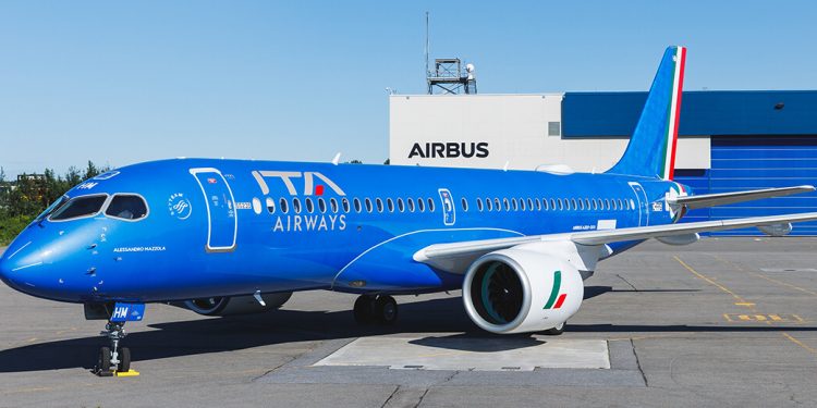 El primer Airbus A220 totalmente configurado con librea azul se une a la flota de ITA Airways
