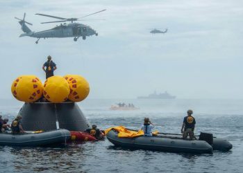 La NASA y el Departamento de Defensa completan la primera prueba de recuperación para el amerizaje de Artemis II