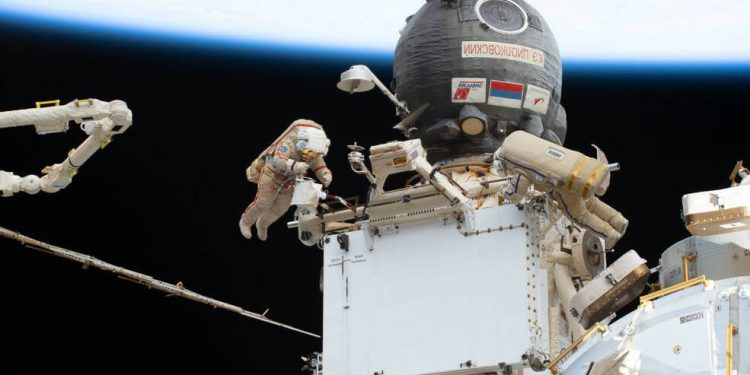 caminata espacial roscosmos