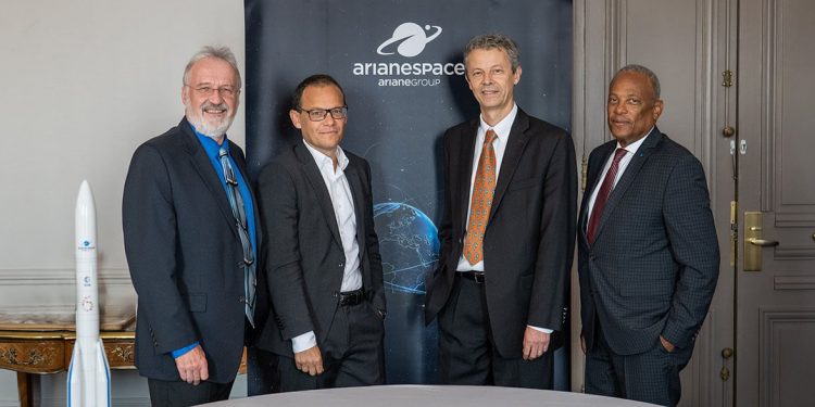 Arianespace firma un acuerdo con Intelsat para el lanzamiento del is-45