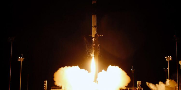 Firefly Aerospace lanza con éxito la misión espacial VICTUS NOX de la Fuerza Espacial de EEUU