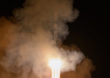 La nave rusa Soyuz MS-24 llegó a la ISS con tres astronautas