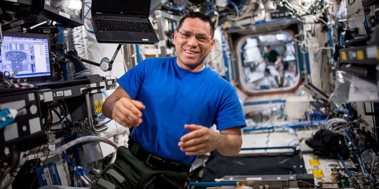 Por fin regresan a casa los tres astronautas que vieron averiarse su nave de llegada a la ISS