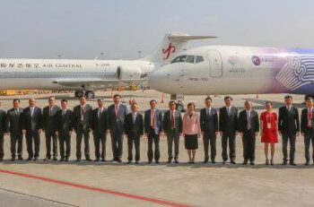 COMAC entregó los dos primeros aviones de carga ARJ21 convertidos para pasajeros