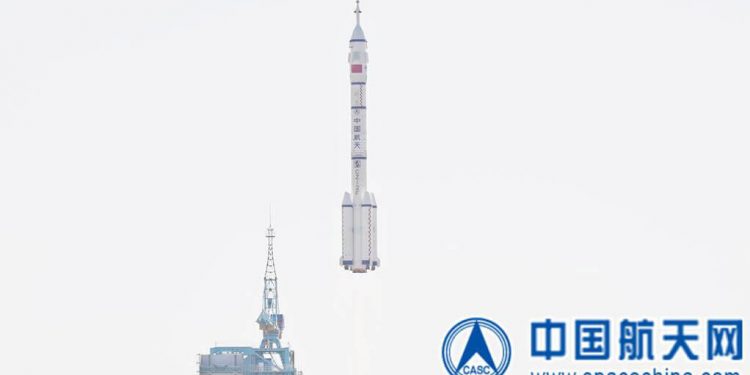 China lanza la nave Shenzhou-17