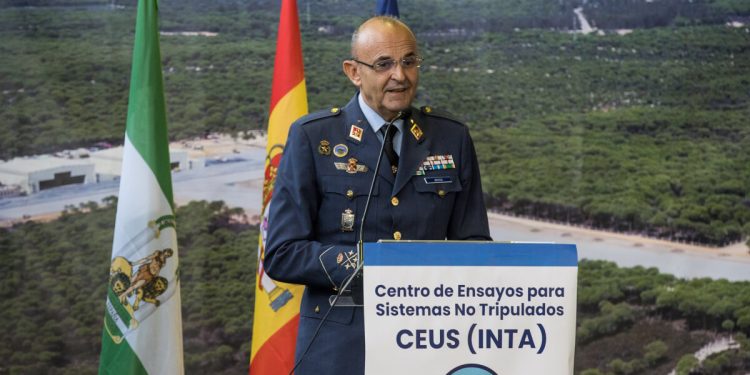 El teniente general Julio Ayuso, director general del INTA