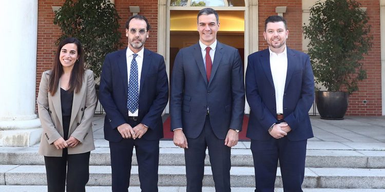 Pedro Sánchez celebra el éxito de PLD Space en la carrera espacial