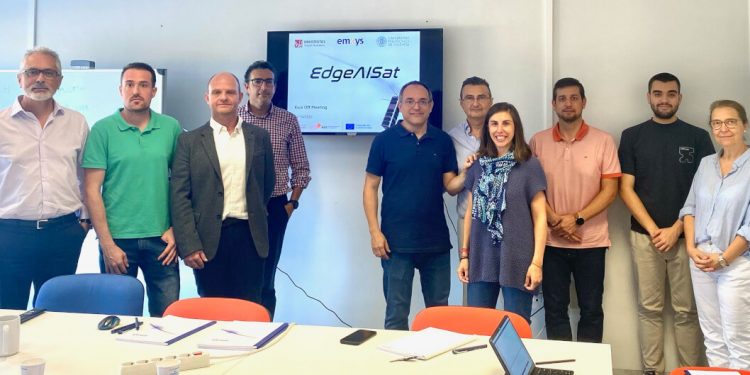 Personal de EMXYS, UPV y UMH en Kick Off EdgeAISat