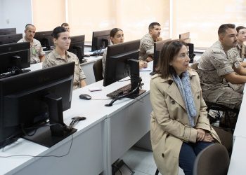 Robles resalta la importancia de la Escuela de Técnicas Aeronáuticas en la preparación del Ejército del Aire y del Espacio