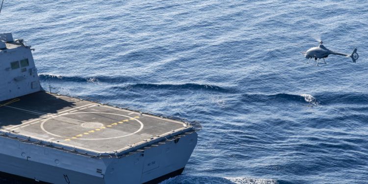Sistema aéreo naval no tripulado probado en el mar desde una fragata de la Armada francesa