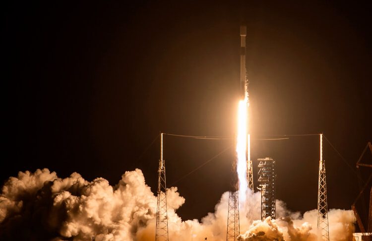 SpaceX lanzó al espacio otros 23 satélites Starlink