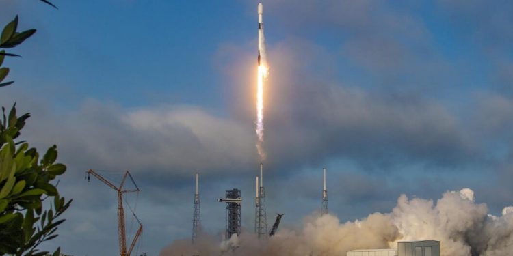 SpaceX lanzó los dos satélites de la misión SES O3b mPOWER