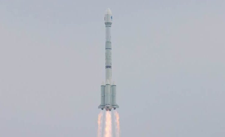 China lanza con éxito dos satélites Beidou
