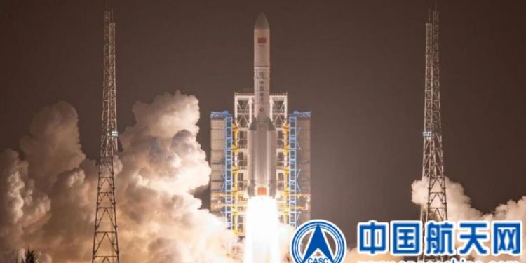 China lanzó un satélite a bordo del Gran Marcha-5