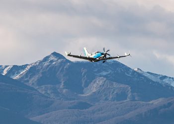 El avión demostrador EcoPulse realizó su primer vuelo híbrido-eléctrico