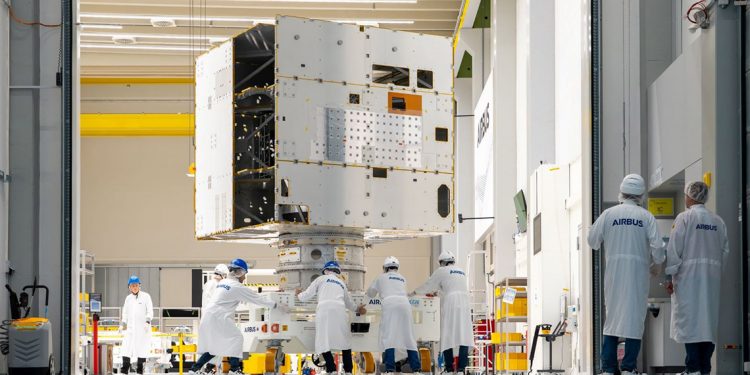 Galileo a su llegada al área limpia de Friedrichshafen