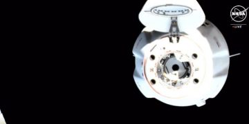 La nave de carga Dragon regresa a la Tierra desde la ISS