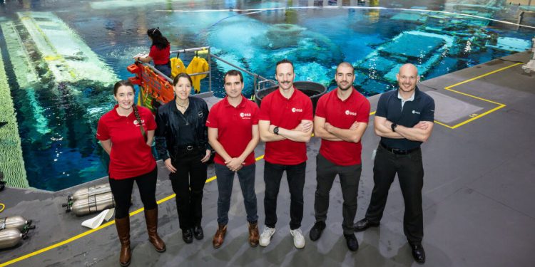 La nueva generación de astronautas de la ESA explora el Centro Espacial Johnson de la Nasa
