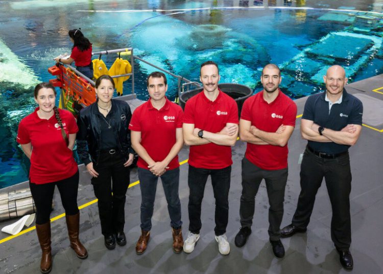 La nueva generación de astronautas de la ESA explora el Centro Espacial Johnson de la Nasa