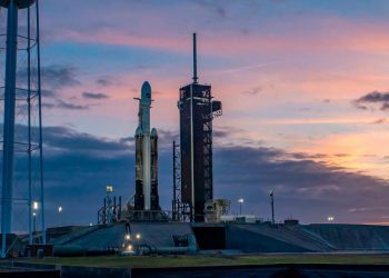 SpaceX retrasa de nuevo el lanzamiento del avión espacial X-37B de EEUU a bordo de un Falcon Heavy