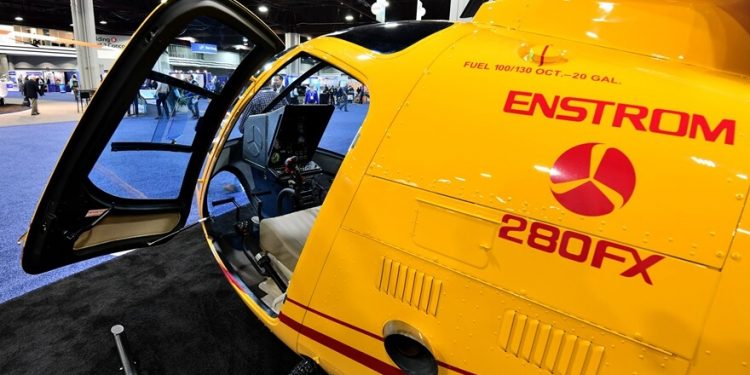 Un helicóptero Enstrom 280FX Shark