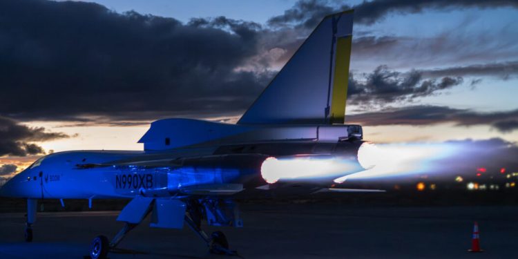 XB-1 camina hacia el primer vuelo