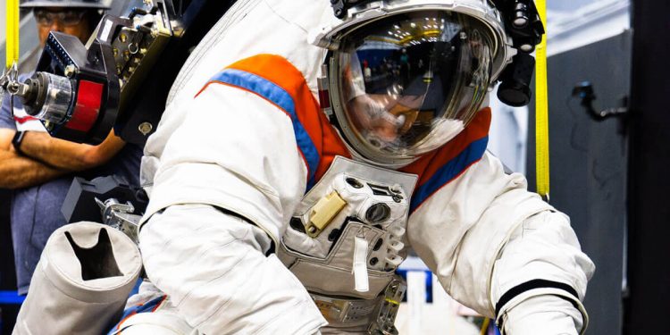 Axiom Space realiza pruebas de trajes espaciales lunares en el Centro Espacial Johnson de la Nasa