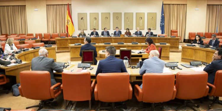El Ministerio de Transportes impulsa la sostenibilidad en el transporte aéreo