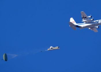 La Nasa y Boeing prueban el sistema de paracaídas Starliner antes del vuelo tripulado