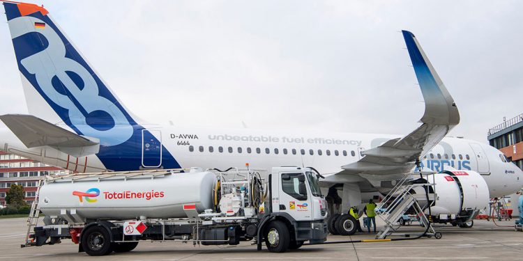 Airbus y TotalEnergies firman una asociación estratégica para combustibles de aviación sostenibles