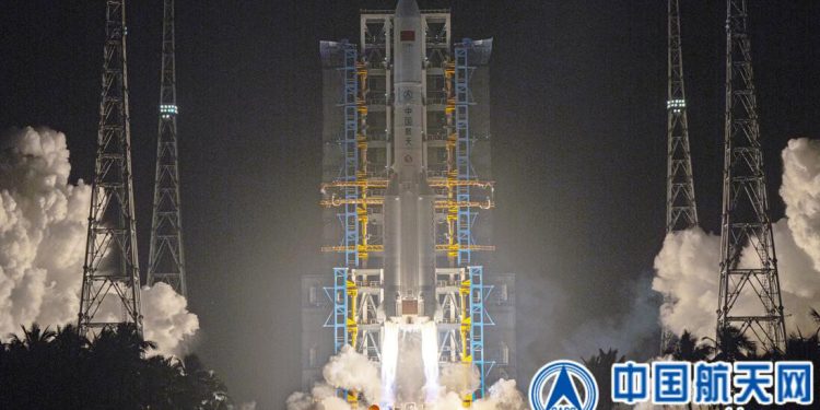 El cohete Chang 5 lanzó un nuevo satélite de prueba de tecnología de comunicación 