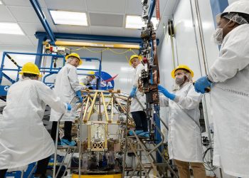 La Nasa instala TRIDENT, el último instrumento científico del rover lunar VIPER antes de su lanzamiento