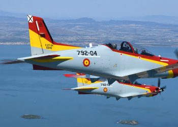 Primer vuelo de la Escuela Elemental con el nuevo avión Pilatus PC-21 en la Academia General del Aire y del Espacio