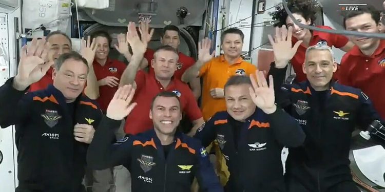 Retrasan al martes la salida de la ISS de la nave Dragon con los astronautas de la misión Ax-3